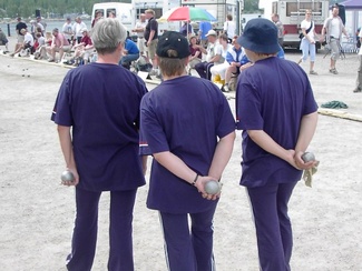 Petankkinaisten peliasumuotia Lahdessa 2003